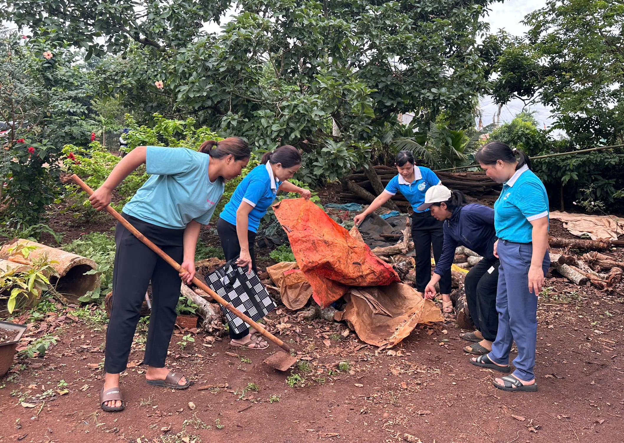 Hội LHPN xã Quảng Phú tổ chức tuyên truyền phòng chống bệnh sốt xuất huyết tại buôn Ea Mấp